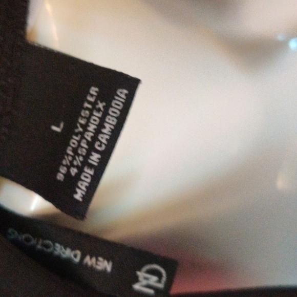 SZ L Aztec pattern blouse awesome colors and pattern, super comfy, looks great - Picture 6 of 6